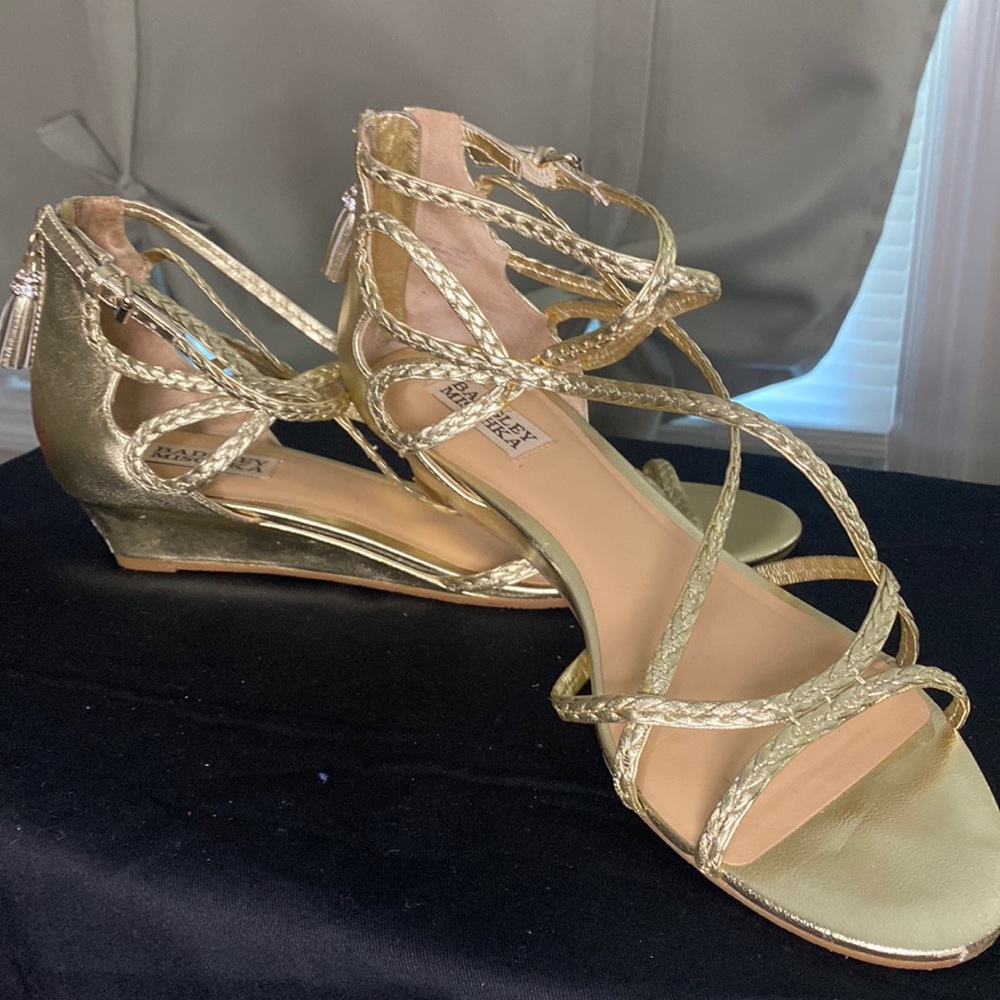 Badgley Mischka Gold Low Heels 9.5 Braided Straps